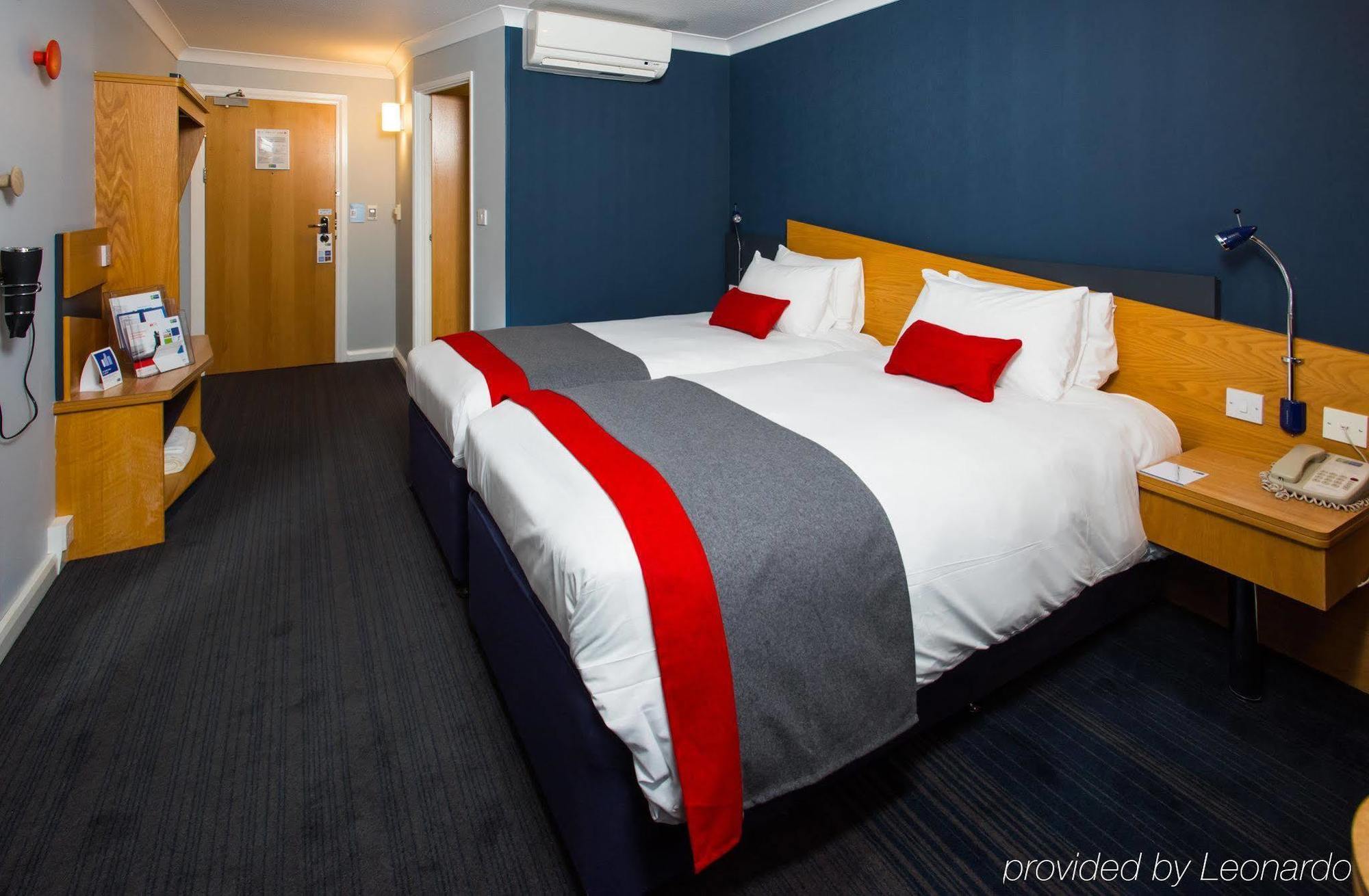 Holiday Inn Express Taunton East By Ihg Exterior foto